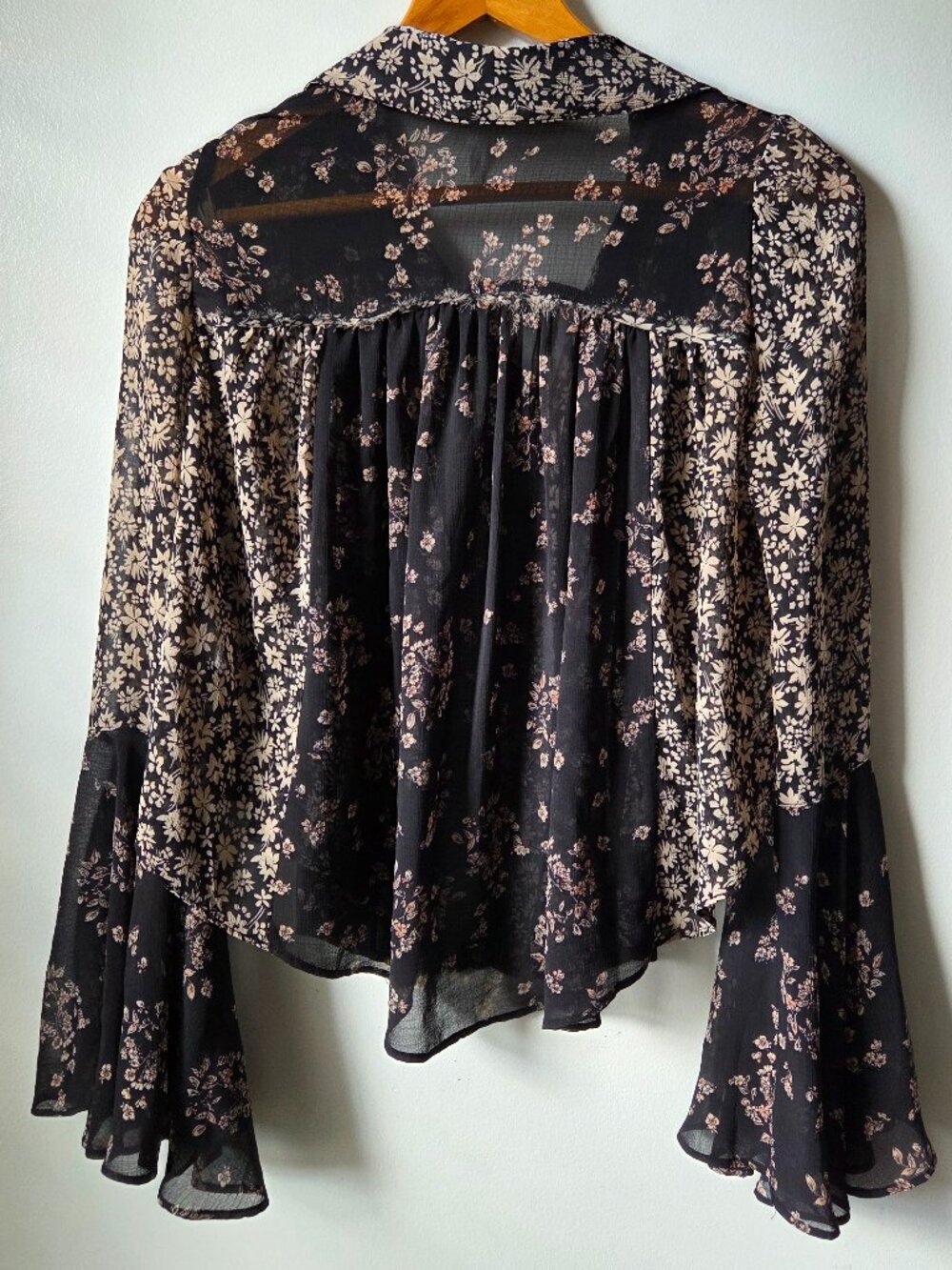 EUC FREE PEOPLE DITSY FLORAL ROMANTIC BOHO TOP SIZE XS - Picture 4 of 15